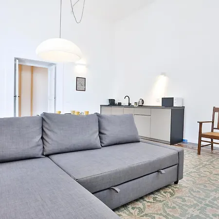 Apartamento Guesthost - Maka Terrace Nápoles