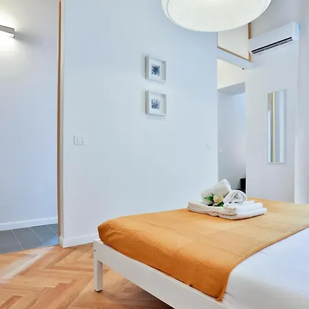 Apartamento Guesthost - Maka Terrace Nápoles